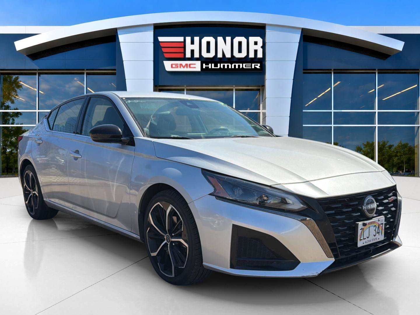 Used 2024 Nissan Altima 2.5 SR FWD image 2