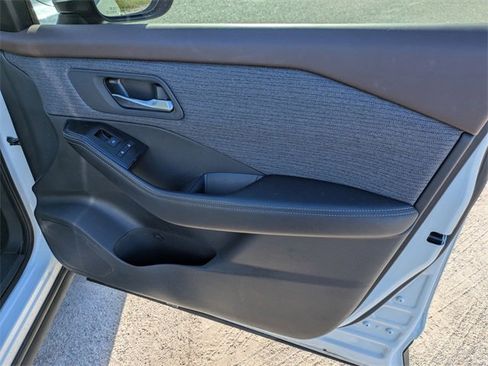 Used 2023 Nissan Rogue SV image 30