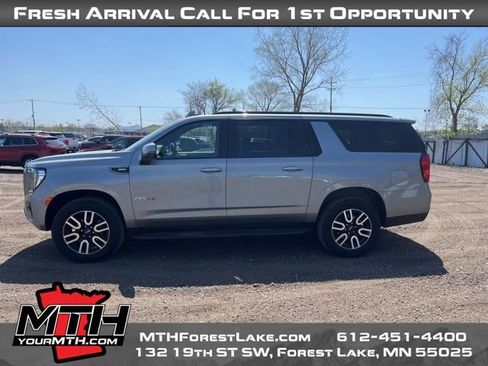 Used 2024 GMC Yukon XL AT4 w/ Technology Package AWD/4WD image 5