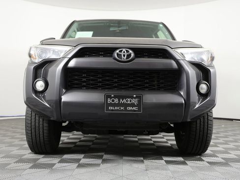 Used 2016 Toyota 4Runner SR5 image 2