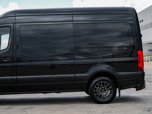 Used 2022 Mercedes-Benz Sprinter 2500 image 9