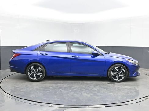 Used 2023 Hyundai Elantra SEL w/ Convenience Package FWD image 11