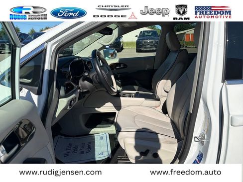 Used 2021 Chrysler Pacifica Limited w/ Premium & Safety Sphere Group AWD/4WD image 9