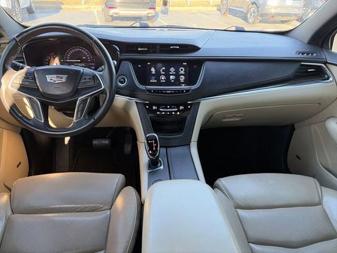 Used 2017 Cadillac XT5 Base image 10