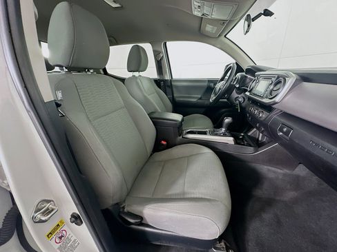 Used 2016 Toyota Tacoma SR5 image 28