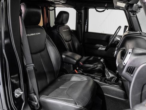 Used 2015 Jeep Wrangler Unlimited Rubicon w/ Connectivity Group AWD/4WD image 31