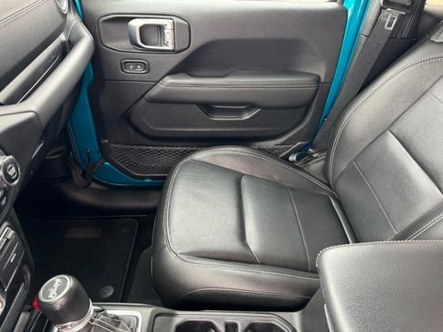 Used 2020 Jeep Wrangler Unlimited Sahara image 12