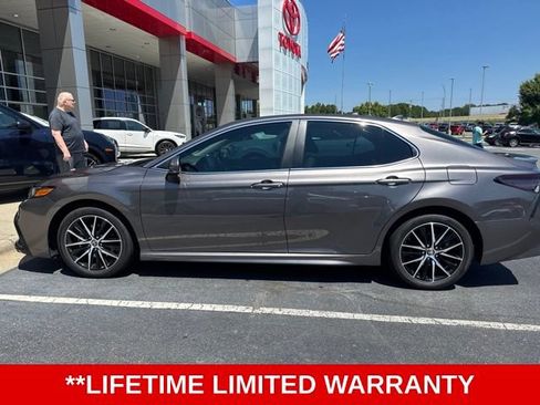 Used 2024 Toyota Camry SE w/ Convenience Package FWD image 3
