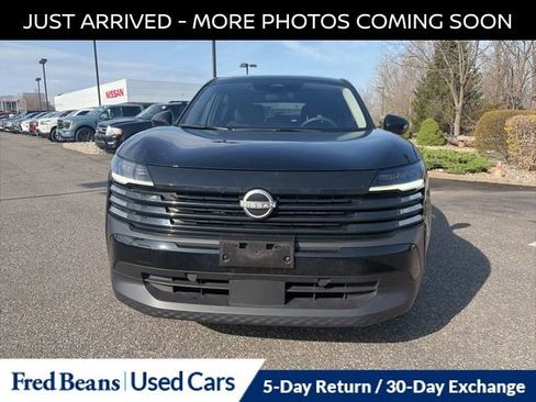 Used 2025 Nissan Kicks SV w/ Illumination Package image 2