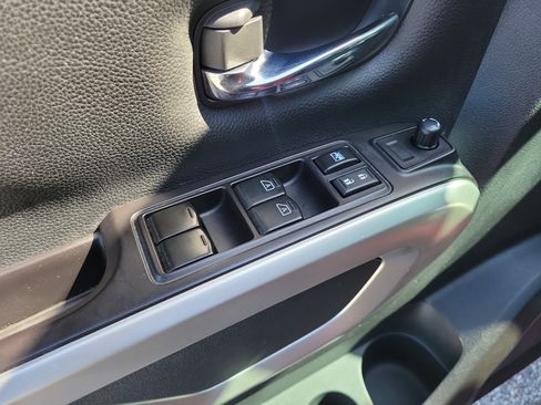 Used 2021 Nissan Titan SV w/ SV Convenience Package RWD image 15