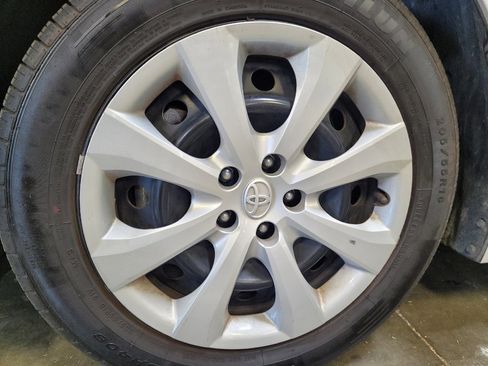 Used 2024 Toyota Corolla LE FWD image 31