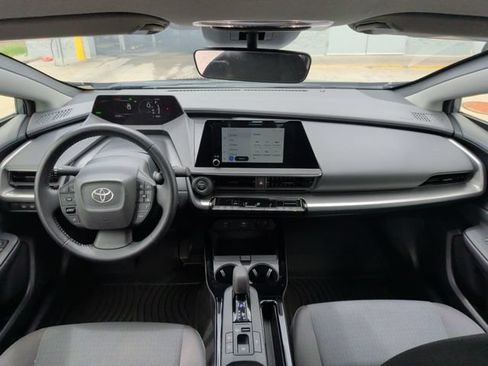 Used 2025 Toyota Prius LE FWD image 26