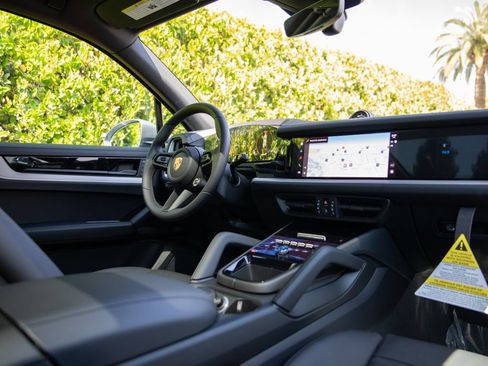 New 2026 Porsche Cayenne S AWD/4WD image 22