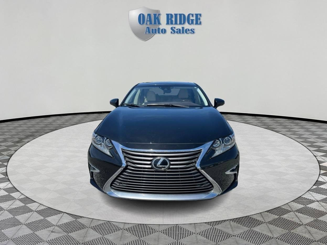 Used 2016 Lexus ES 350 w/ Luxury Package w/Wood Trim FWD image 2