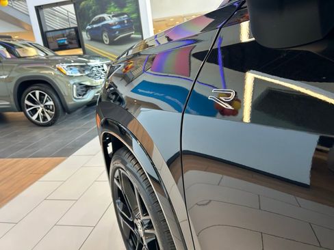 New 2026 Volkswagen Tiguan SE R-Line FWD image 25