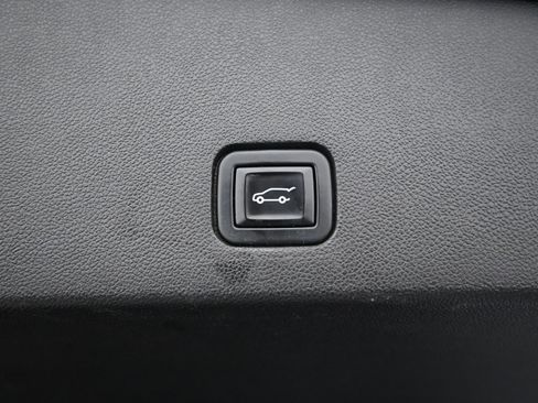 Used 2022 Cadillac XT6 Premium Luxury w/ Technology Package image 29