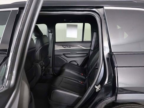 Used 2024 Jeep Grand Cherokee Limited image 32