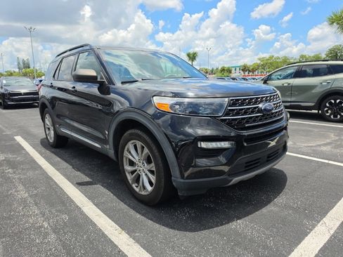 Used 2020 Ford Explorer XLT w/ Equipment Group 202A AWD/4WD image 3