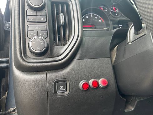 Used 2019 Chevrolet Silverado 1500 Custom Trail Boss w/ Custom Convenience Package AWD/4WD image 11