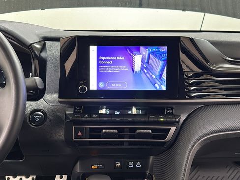 Certified 2025 Toyota Camry SE image 10