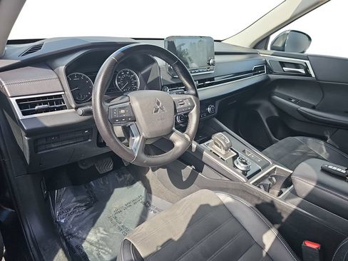 Used 2024 Mitsubishi Outlander SE FWD image 16