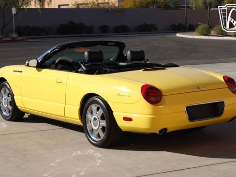 Used 2004 Ford Thunderbird image 25