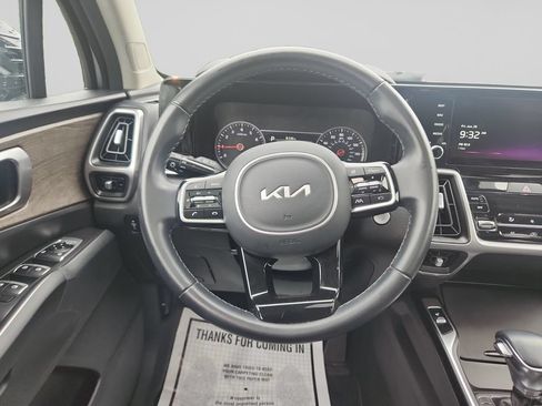 Certified 2022 Kia Sorento S w/ Panoramic Sunroof Package AWD/4WD image 13