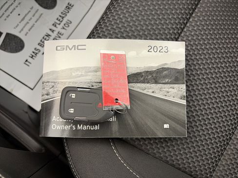 Certified 2023 GMC Acadia SLE image 31