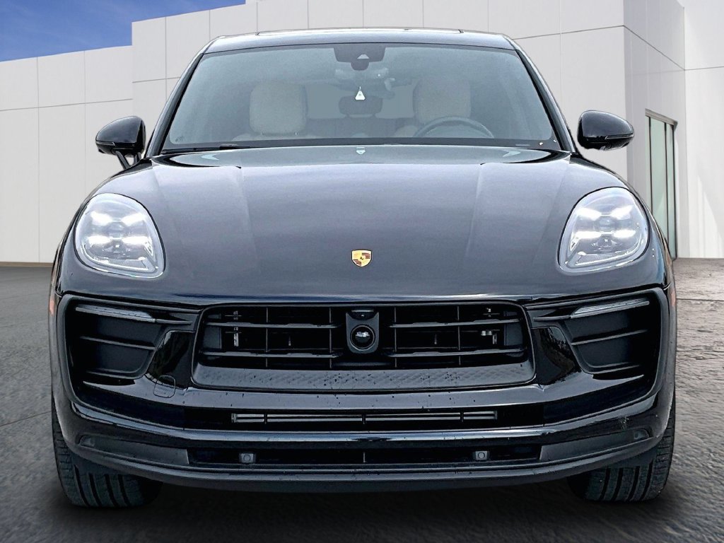Certified 2026 Porsche Macan AWD/4WD image 10