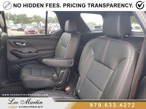 Used 2023 Chevrolet Traverse RS FWD image 12