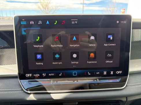 Certified 2025 Volkswagen Tiguan SE image 21