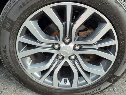 Used 2017 Mitsubishi Outlander SEL image 41