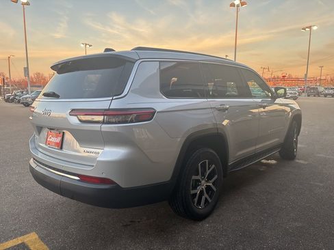 Used 2024 Jeep Grand Cherokee L Limited w/ Luxury Tech Group II image 3