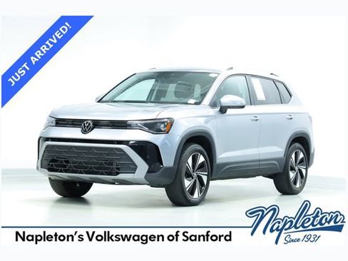 New 2025 Volkswagen Taos SE AWD/4WD image 1