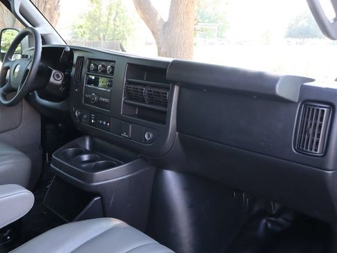 Used 2018 Chevrolet Express 2500 Extended RWD image 20