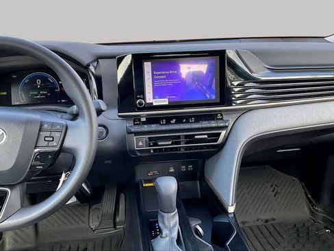 Used 2025 Toyota Camry LE FWD image 6