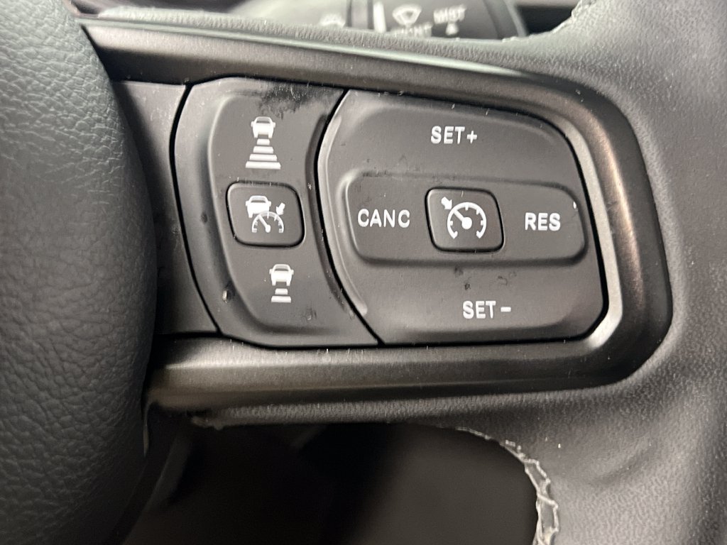 Used 2025 Jeep Gladiator Mojave w/ Convenience Group AWD/4WD image 41