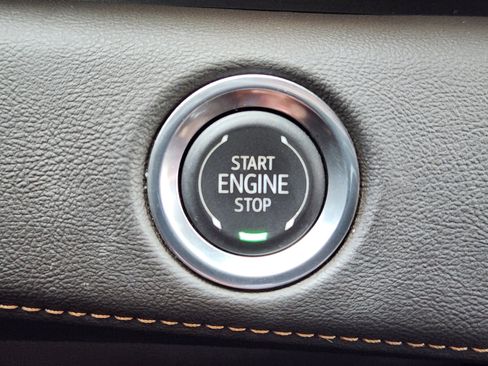 Certified 2024 Cadillac Escalade Premium Luxury w/ Performance Package image 21