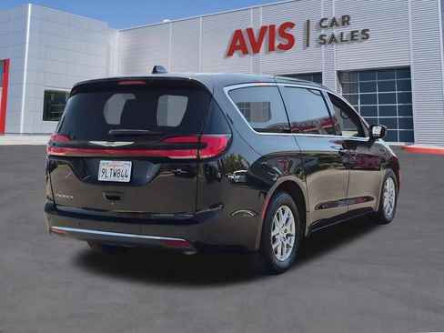 Used 2025 Chrysler Pacifica Select FWD image 6