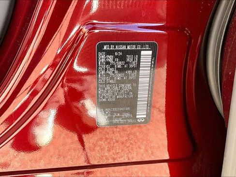 Certified 2025 INFINITI QX80 Sensory image 36