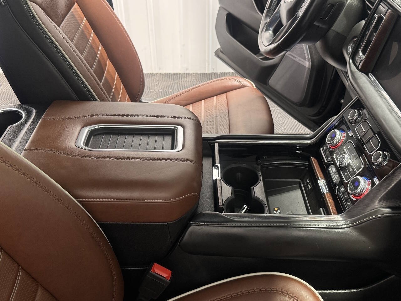 Used 2023 GMC Yukon Denali Ultimate AWD/4WD image 27