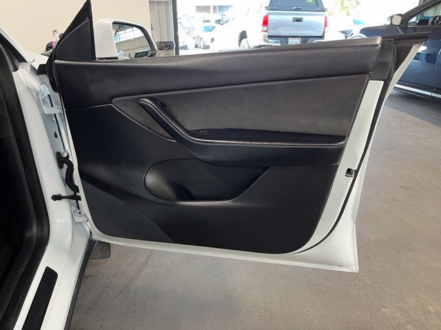 Used 2021 Tesla Model Y Long Range AWD/4WD image 13