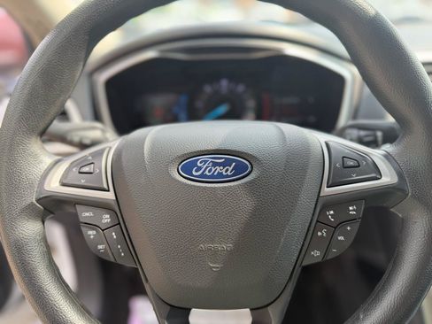 Used 2019 Ford Fusion SE FWD image 20