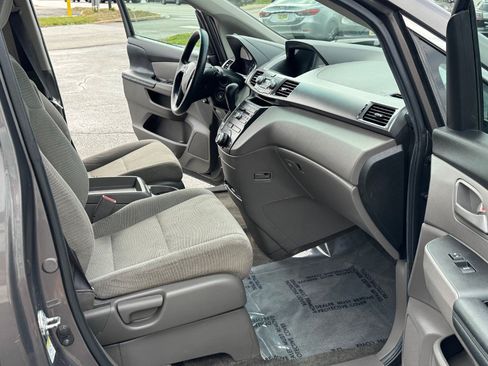 Used 2012 Honda Odyssey EX image 17