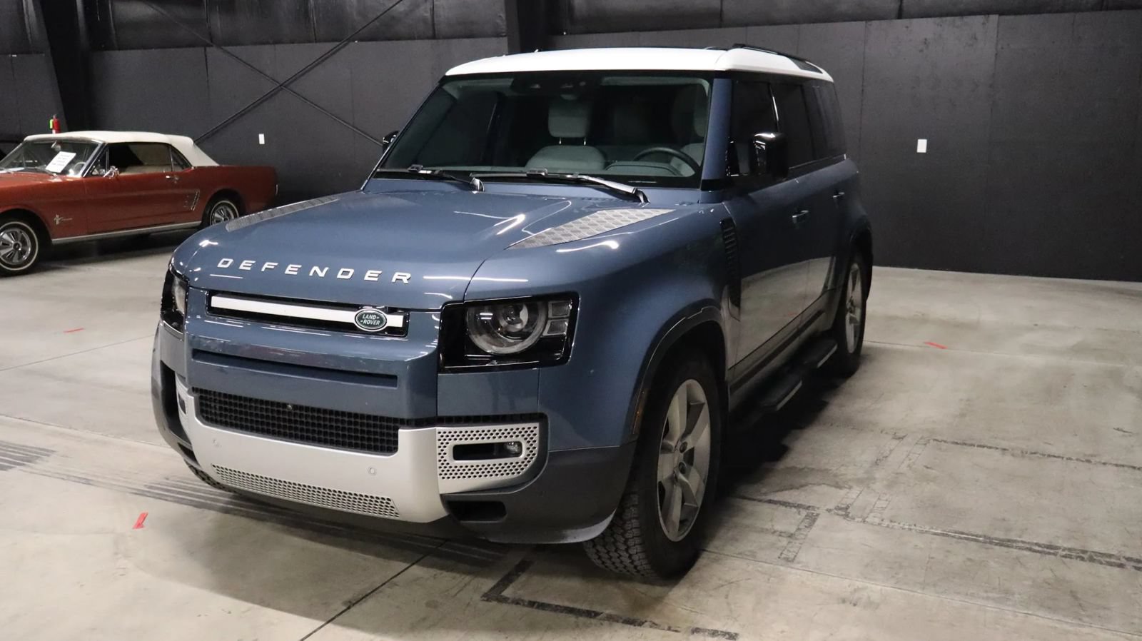 Used 2025 Land Rover Defender 110 S AWD/4WD image 9