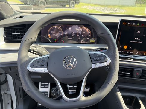 New 2026 Volkswagen Tiguan SE R-Line AWD/4WD image 28