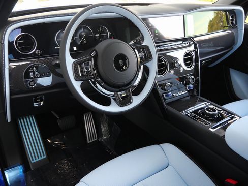 New 2026 Rolls-Royce Cullinan Black Badge image 17