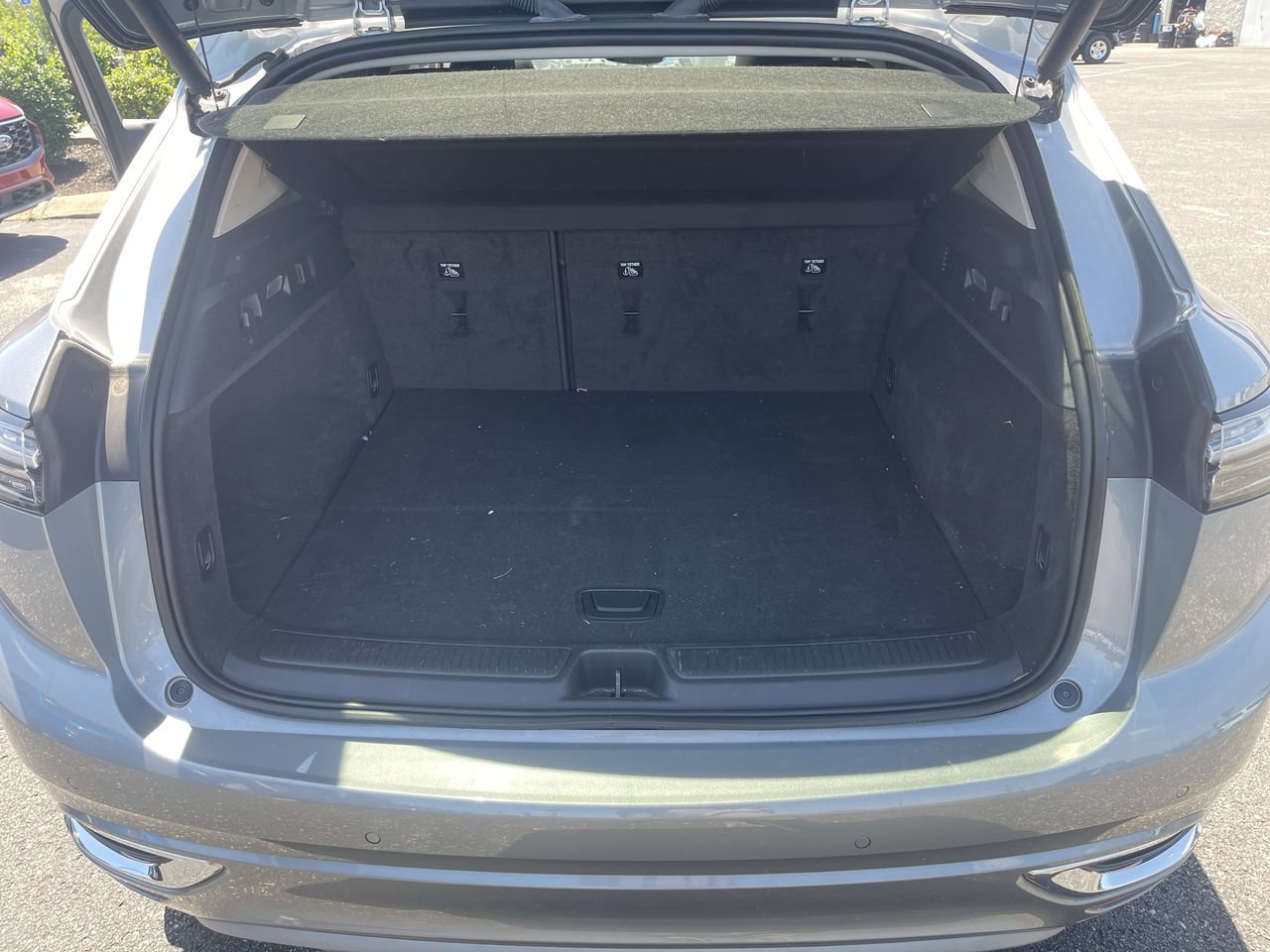 Used 2023 Buick Envision Avenir AWD/4WD image 27