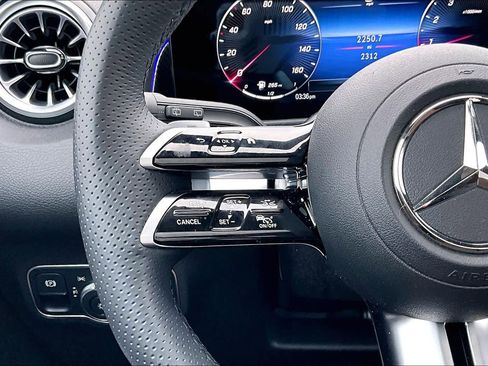 Used 2025 Mercedes-Benz GLB 250 4MATIC image 24