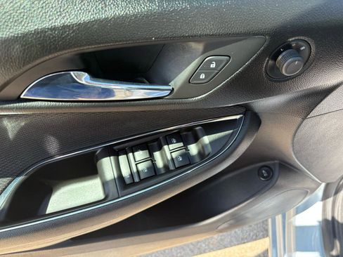 Used 2017 Chevrolet Cruze LS FWD image 6